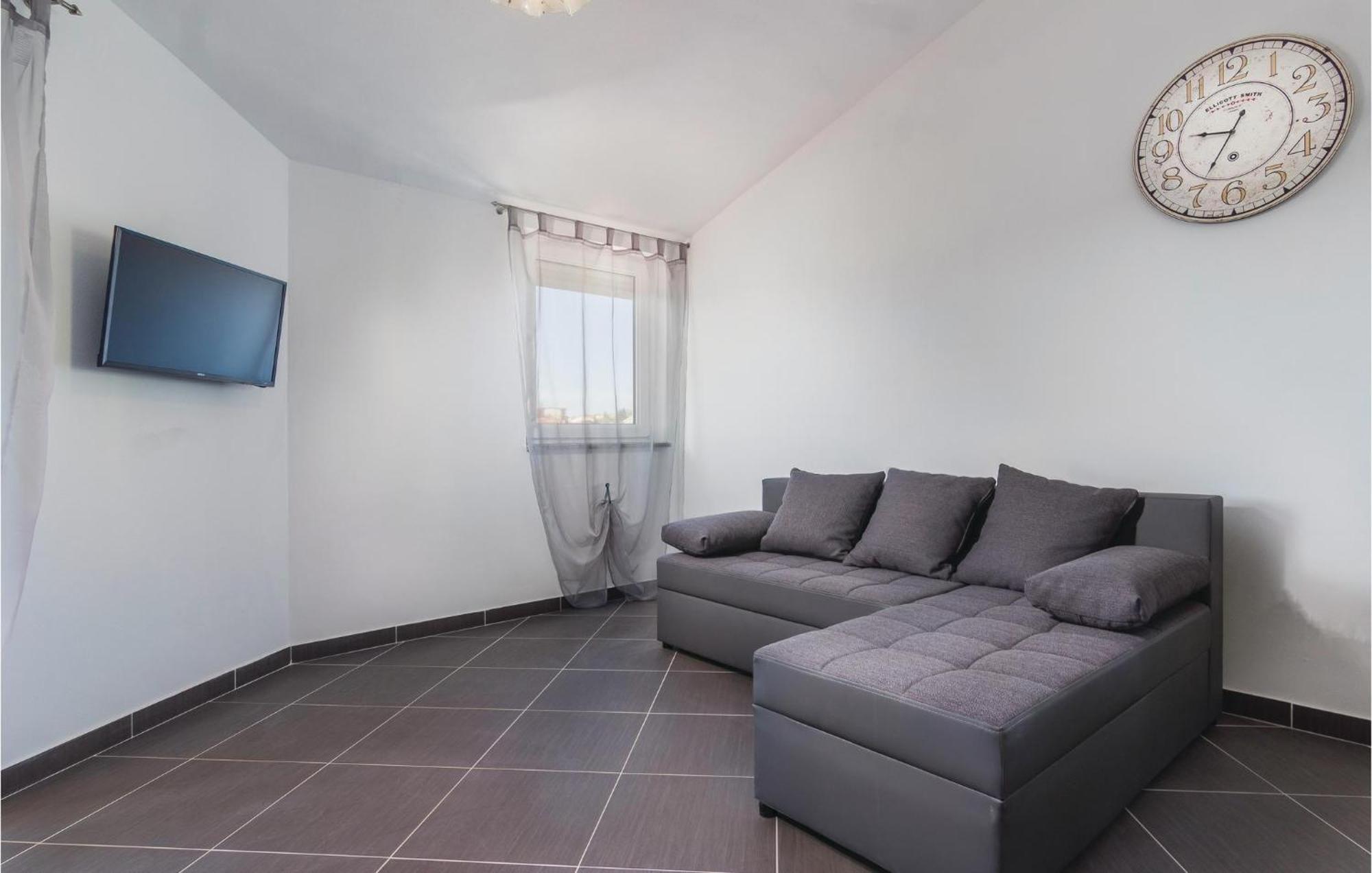 8 Bedroom Awesome Home In Pula Exterior photo