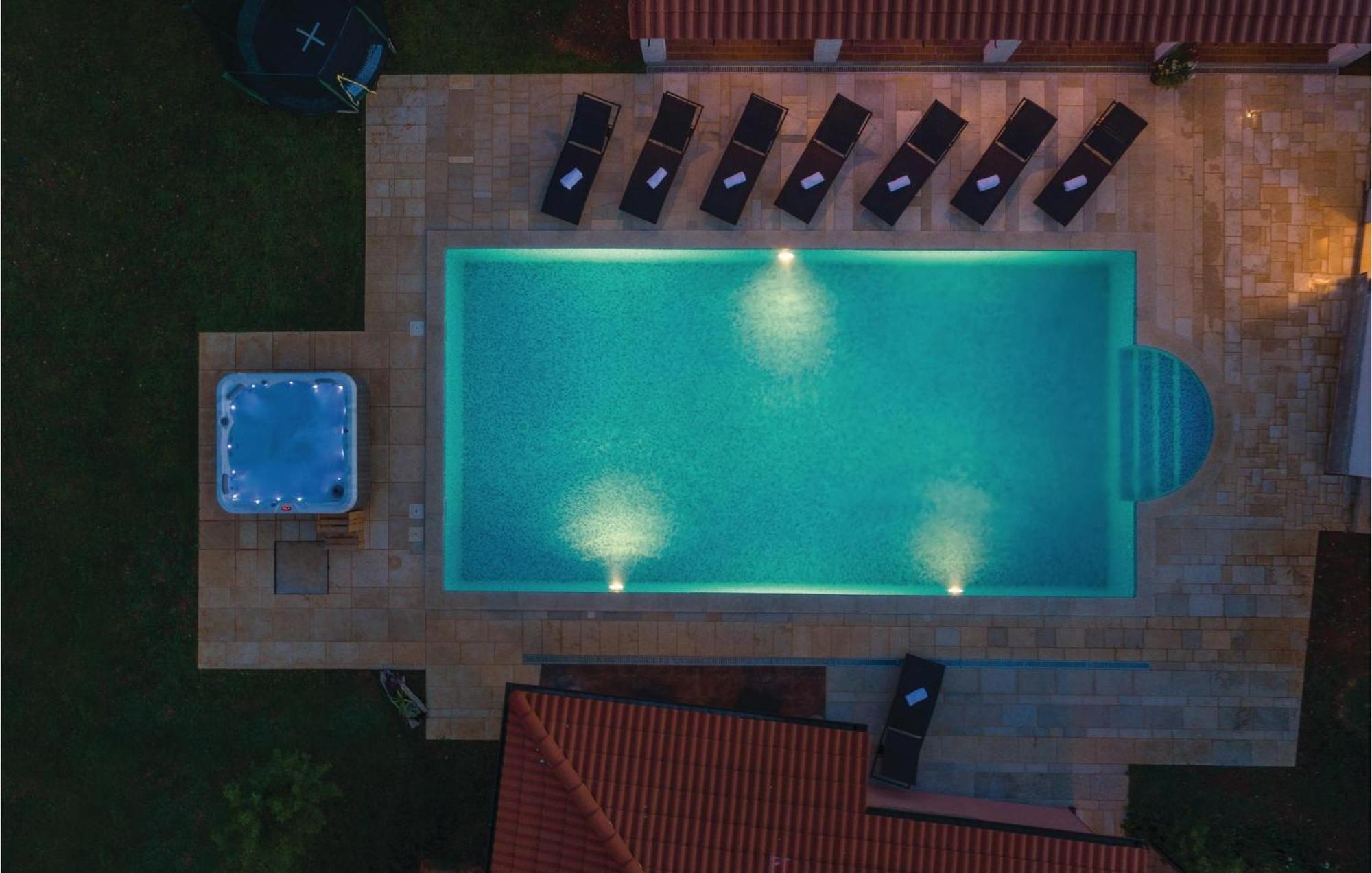 8 Bedroom Awesome Home In Pula Exterior photo