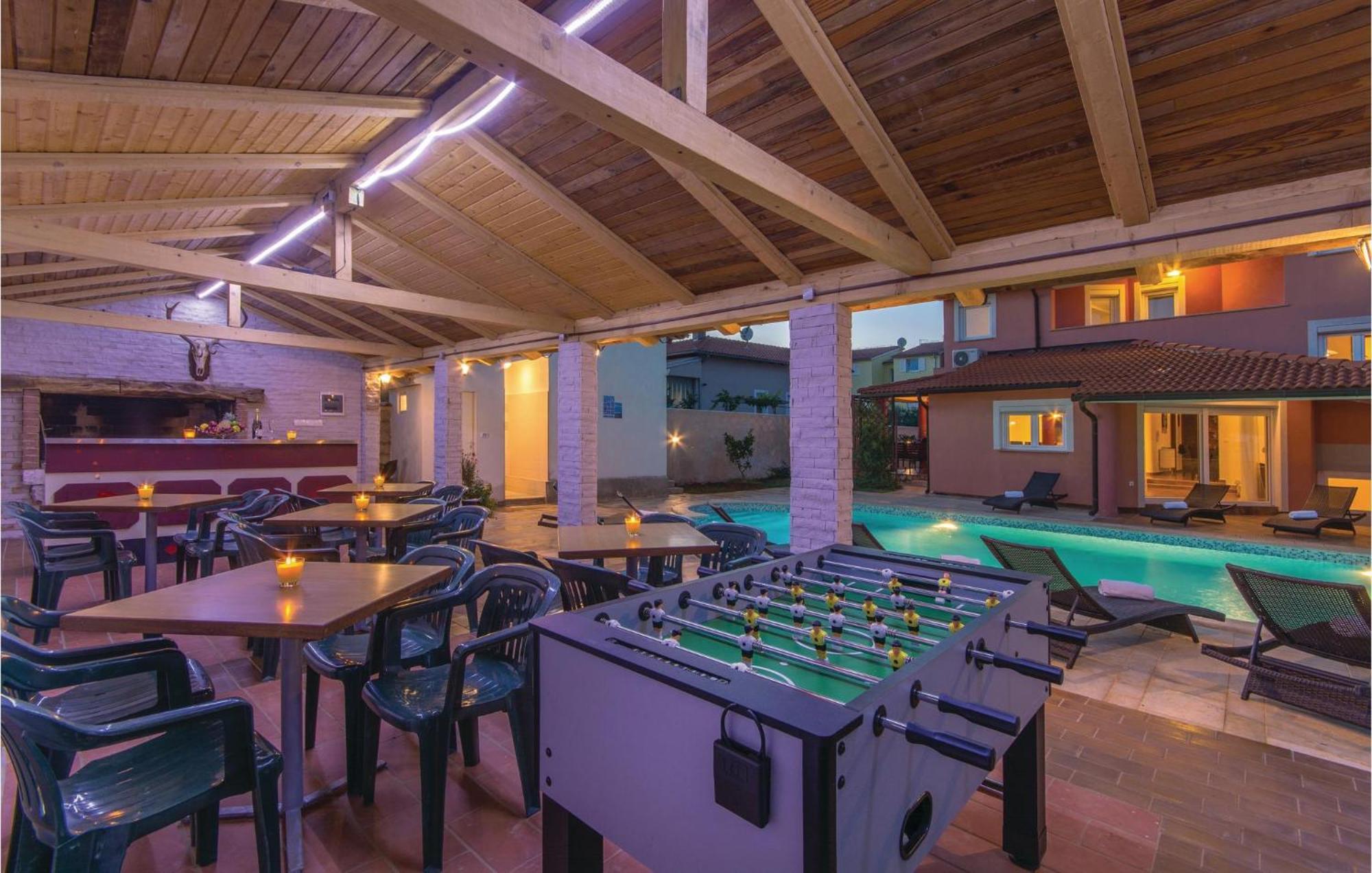 8 Bedroom Awesome Home In Pula Exterior photo