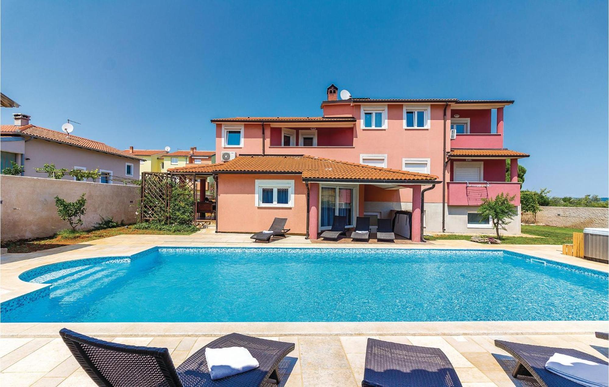 8 Bedroom Awesome Home In Pula Exterior photo