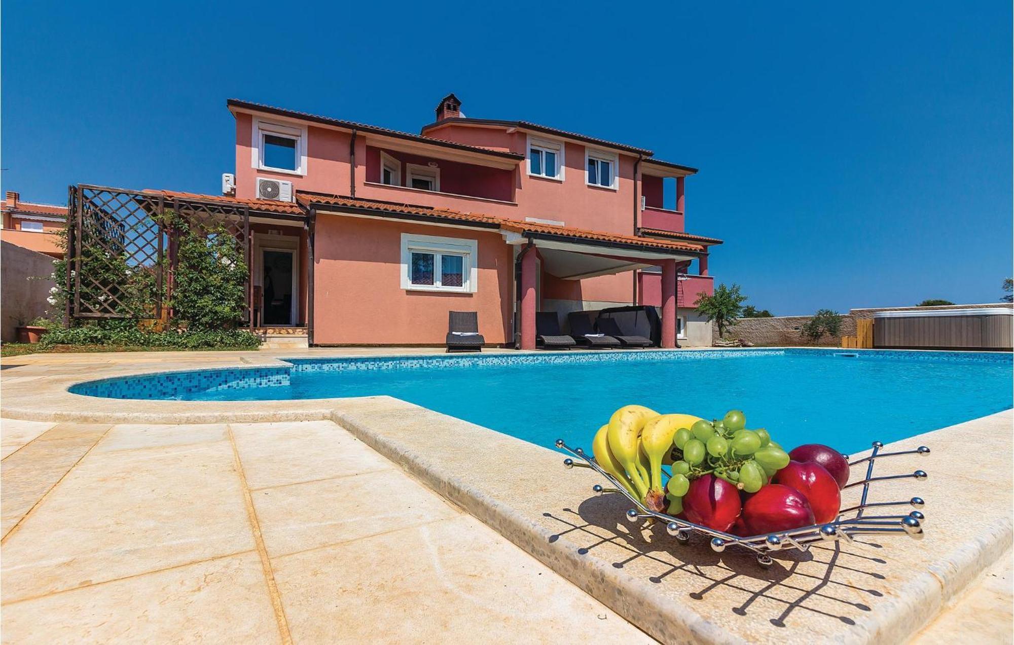 8 Bedroom Awesome Home In Pula Exterior photo