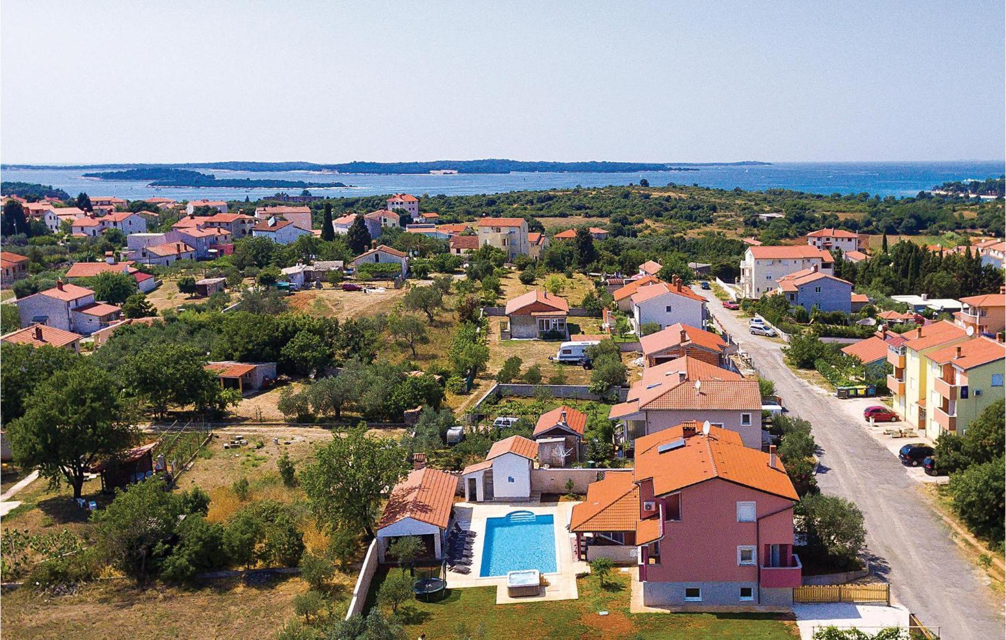 8 Bedroom Awesome Home In Pula Exterior photo
